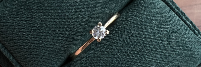 Anillo solitario clásico o solitario catedral: ¿Qué opción te conviene?