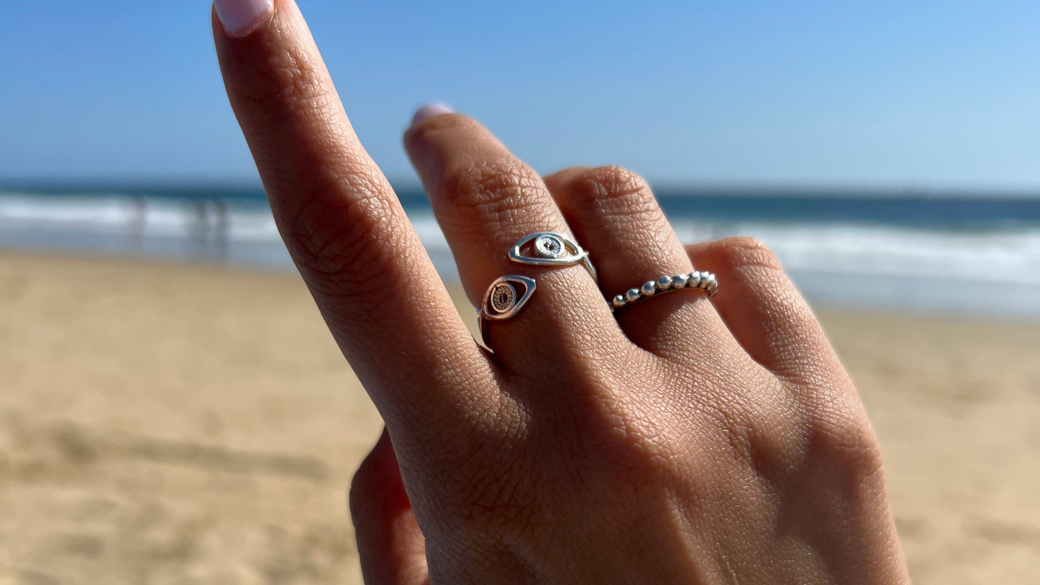 Anillos de plata. Utiliza tuds joyas en la playa