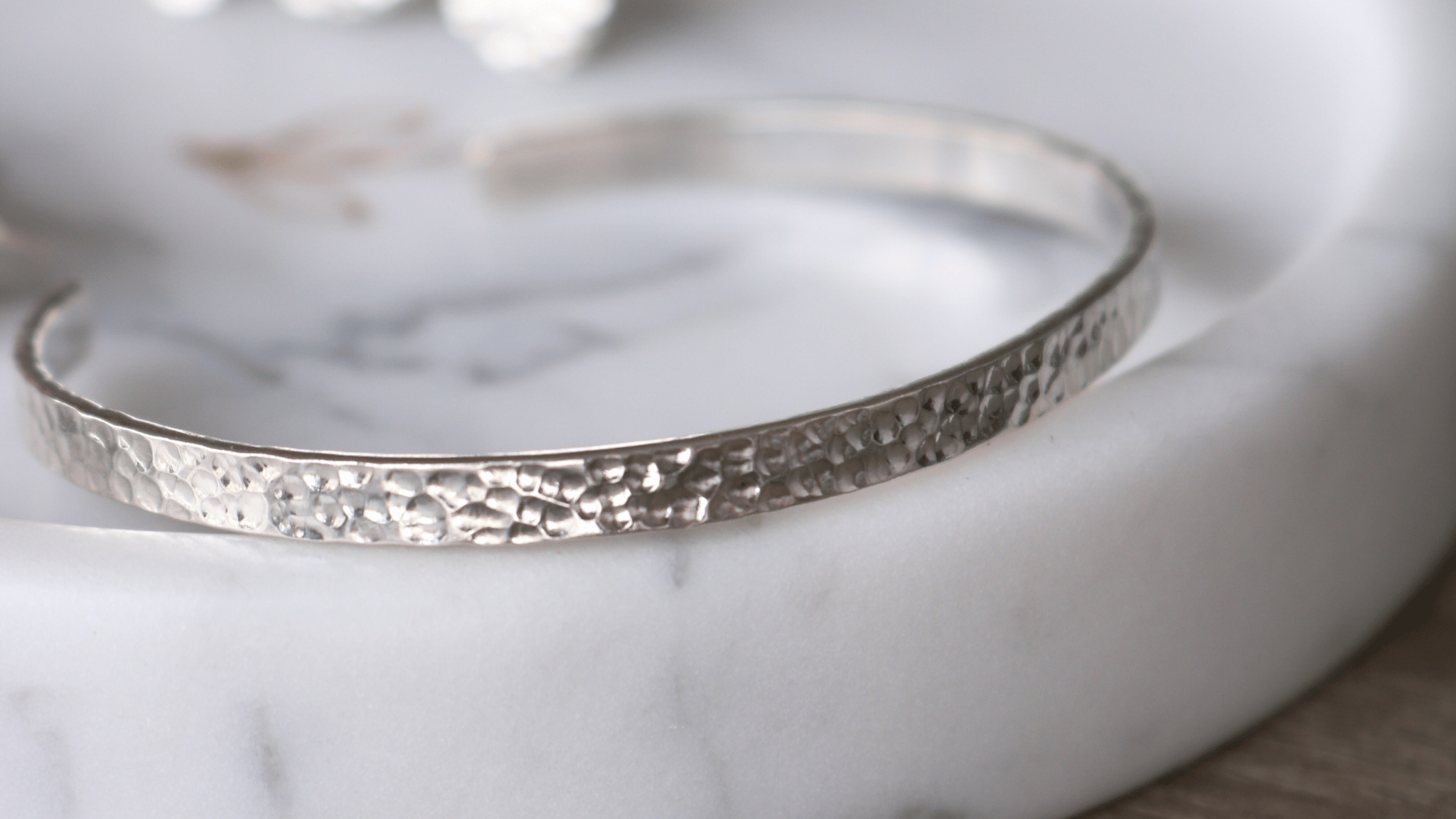 Joyería sin níquel. Brazalete Maia, hecho a mano en plata 950