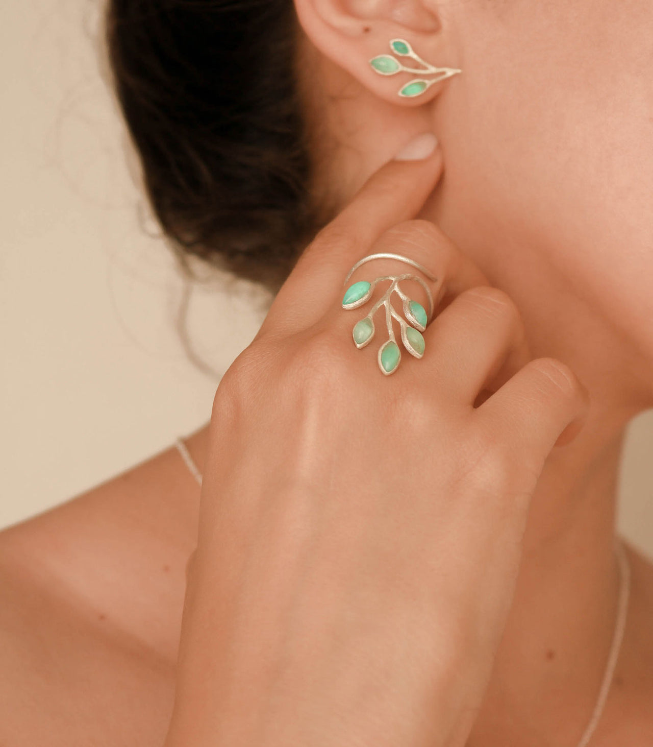 LAURELLA ANILLO CINCO HOJAS Y ARETES EN PLATA 950 Y ÓPALO ANDINO