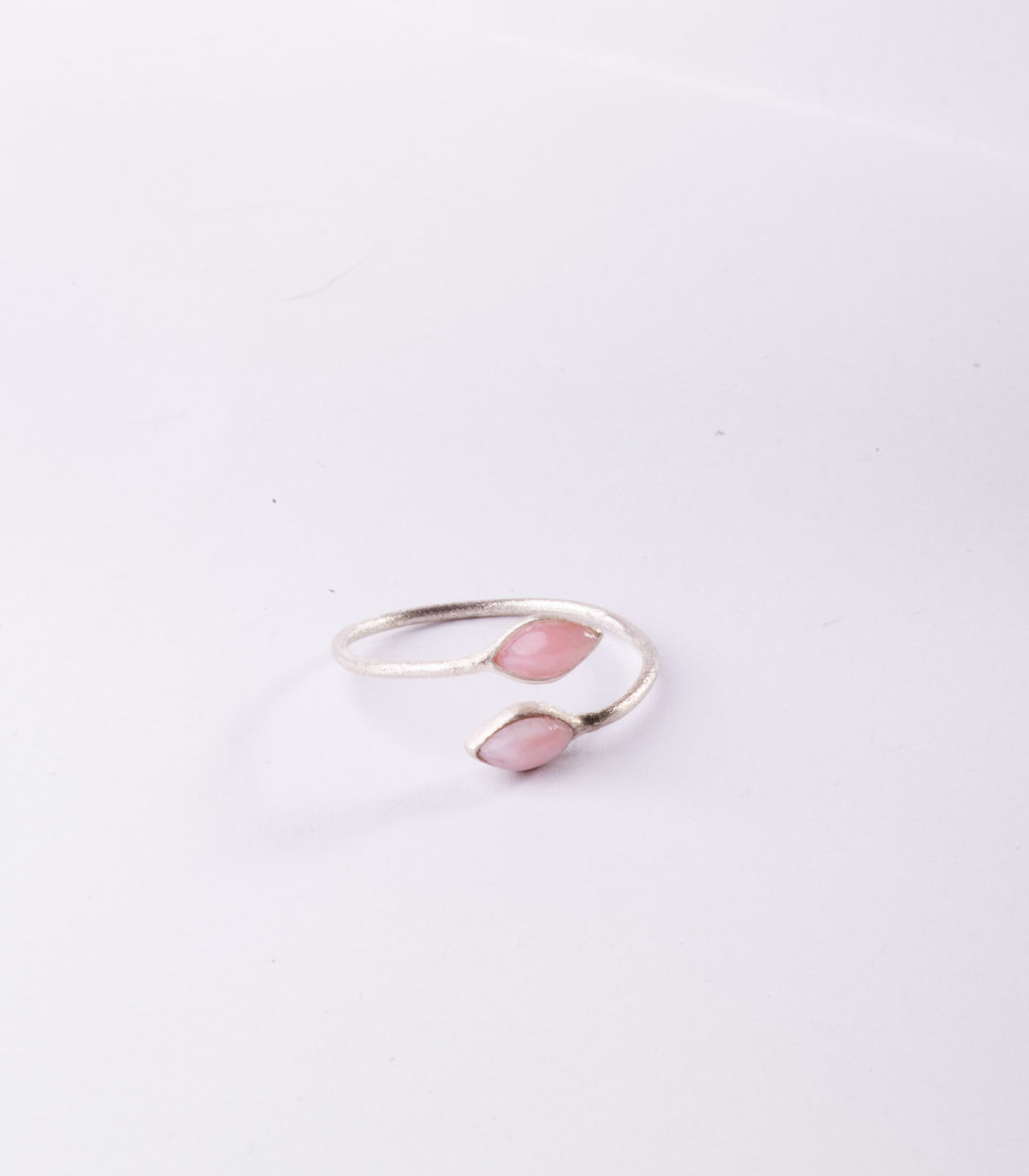 LAURELLA ANILLO DOS HOJAS PLATA 950 Y ÓPALO ROSADO