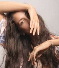 Thumbnail for PULSERAS GERI, LIEIA CON PERLAS SALMÓN Y ANILLOS EN PLATA, JOYERÍA LAURELLA