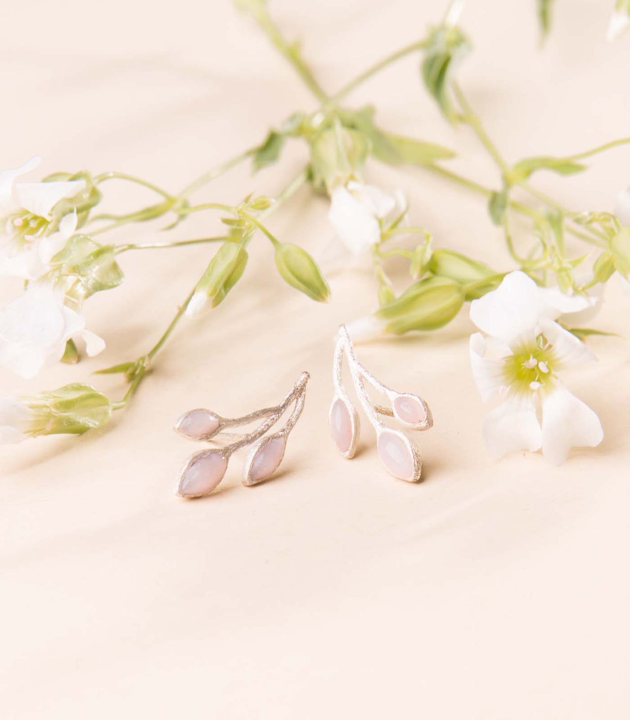 LAURELLA ARETES PLATA 950 Y OPALO ROSADO