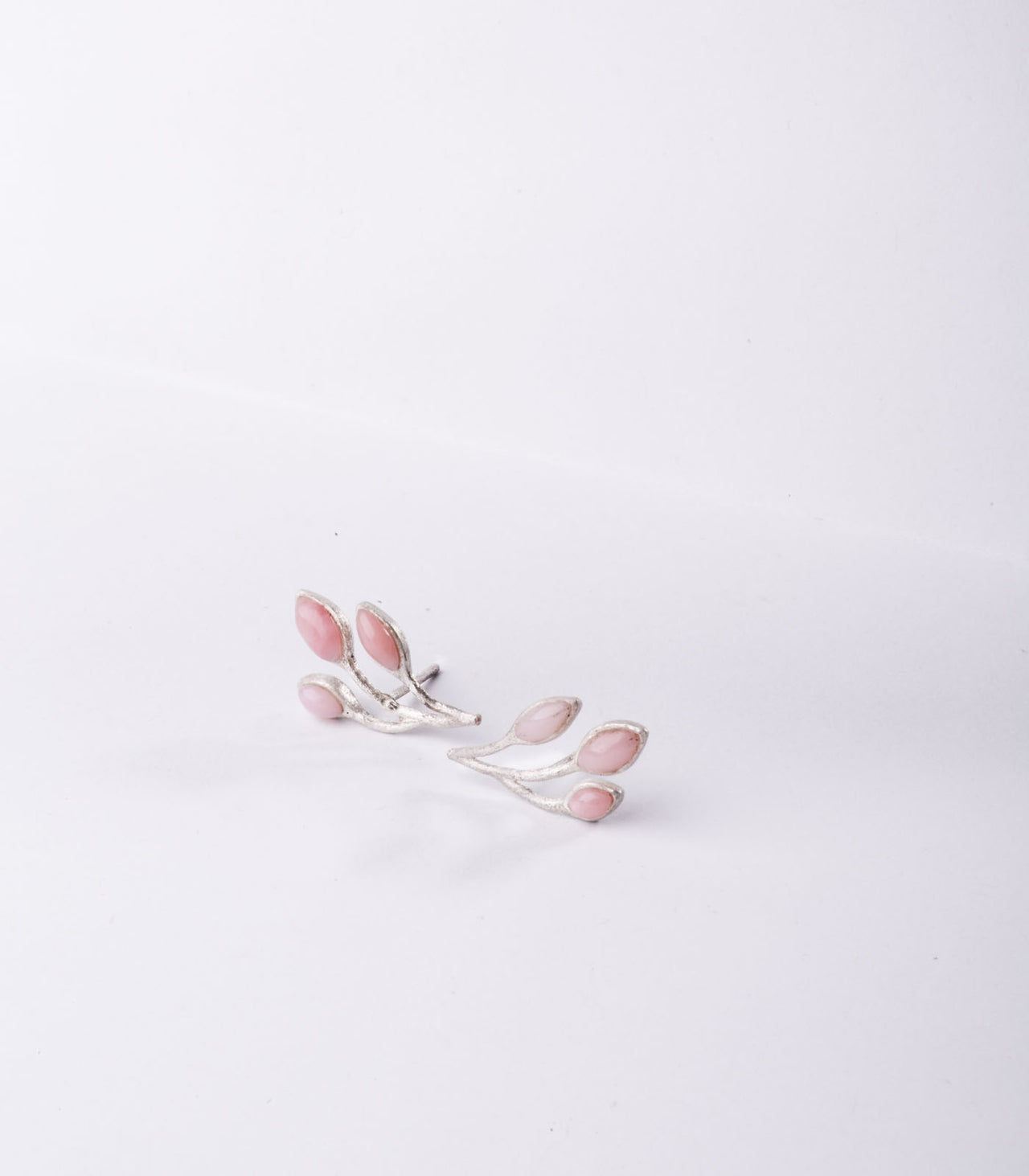 LAURELLA ARETES PLATA 950 Y OPALO ROSADO
