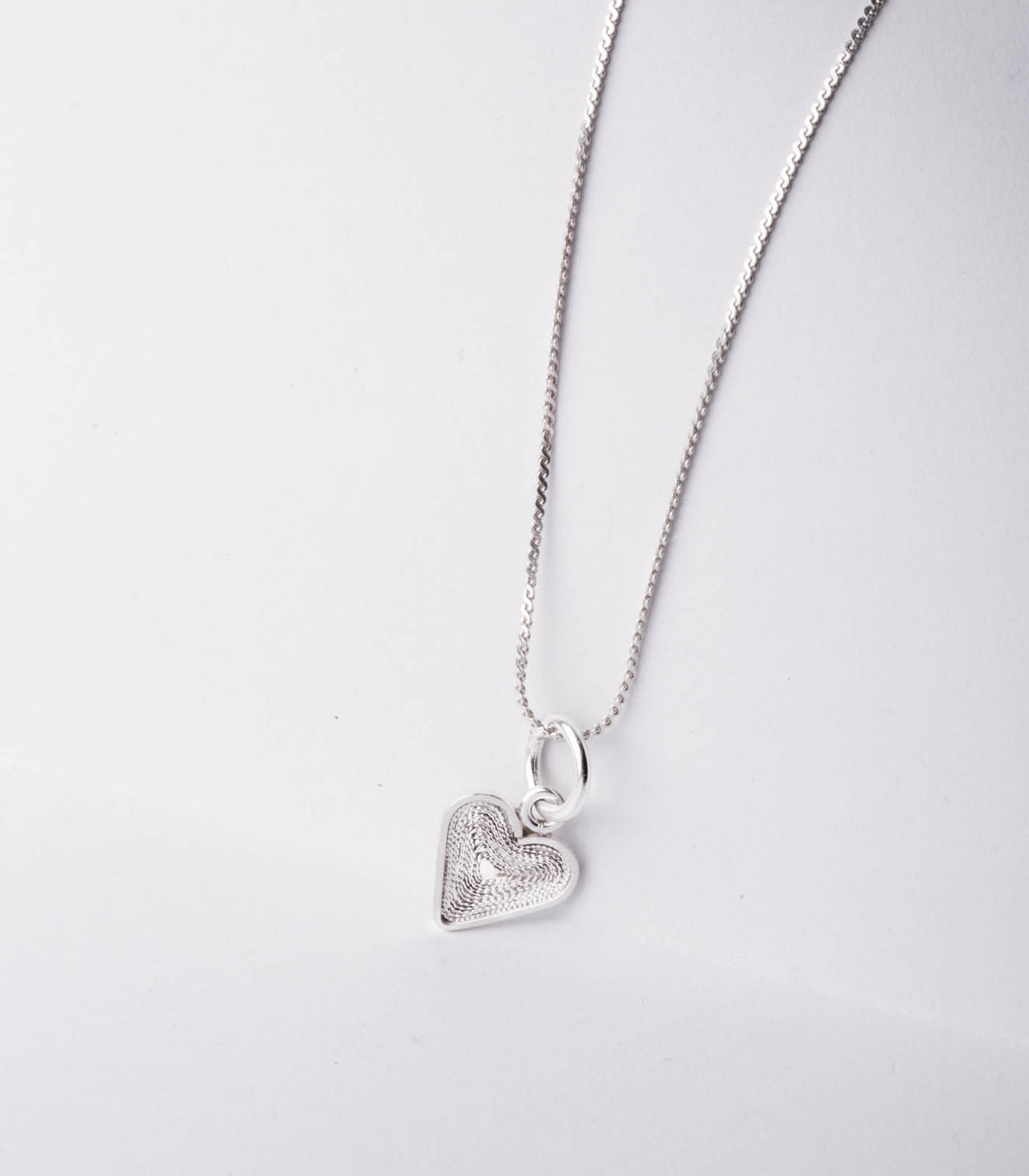 COLLAR CORAZÓN CON FILIGRANA EN PLATA, JOYERÍA LAURELLA