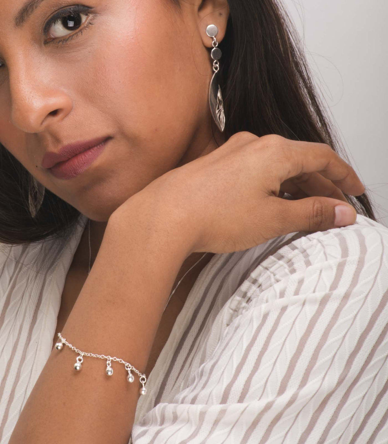 PULSERA GERI Y ARETES LAURA CON FILIGRANA EN PLATA, JOYERÍA LAURELLA