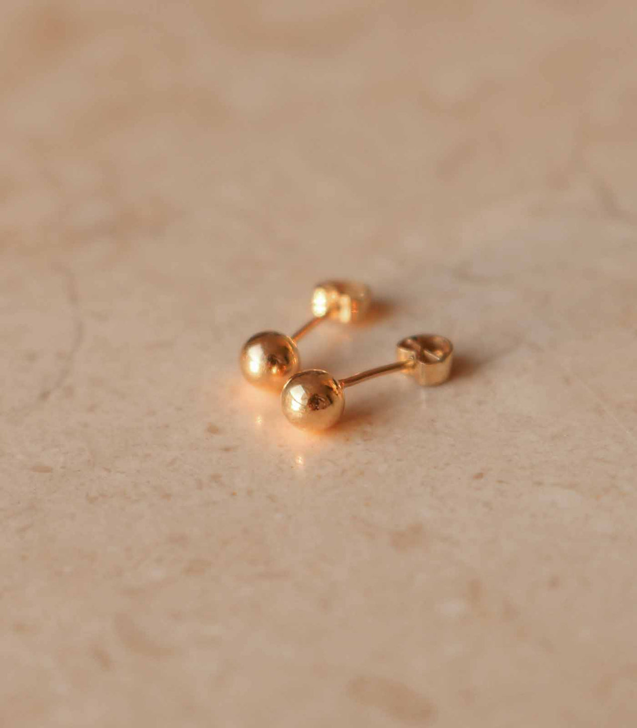 Los nuevos aretes de oro 18k para bebe. Abridores en oro 18k kilates.