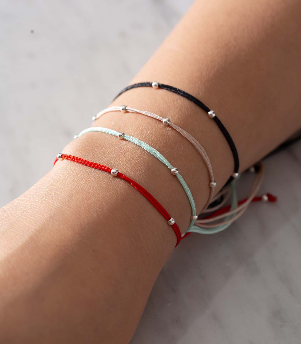 Tasi | Thread Bracelet and Separate Silver Beads