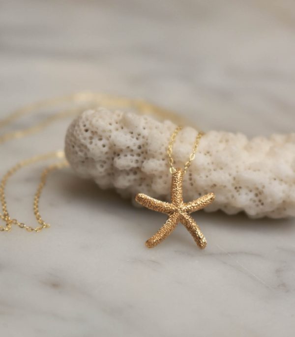 Collar con forma de estrella de mar, hecho en oro 18k