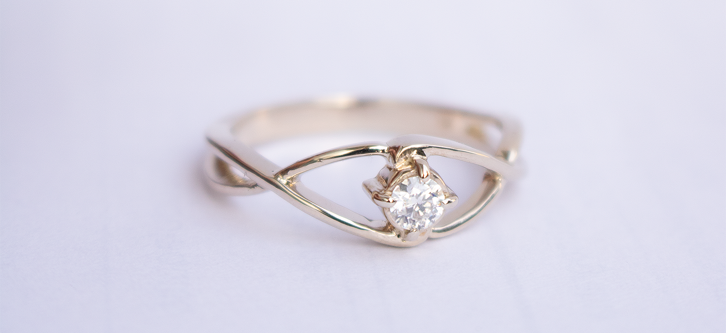 Joyas personalizadas: Diseño a pedido, anillo hecho en oro blanco 18k y diamante. 