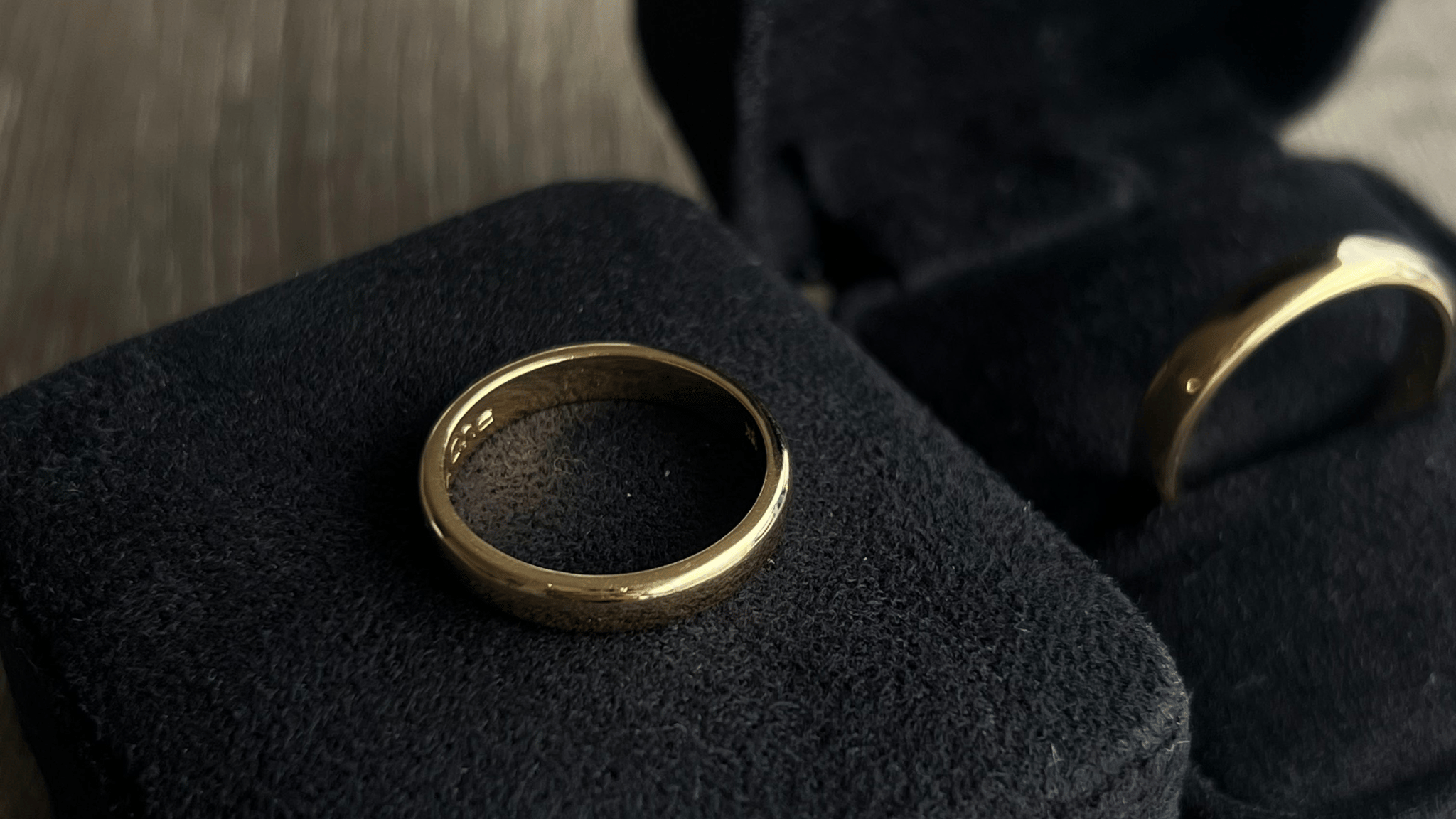 anillos hechos en oro amarillo 18k