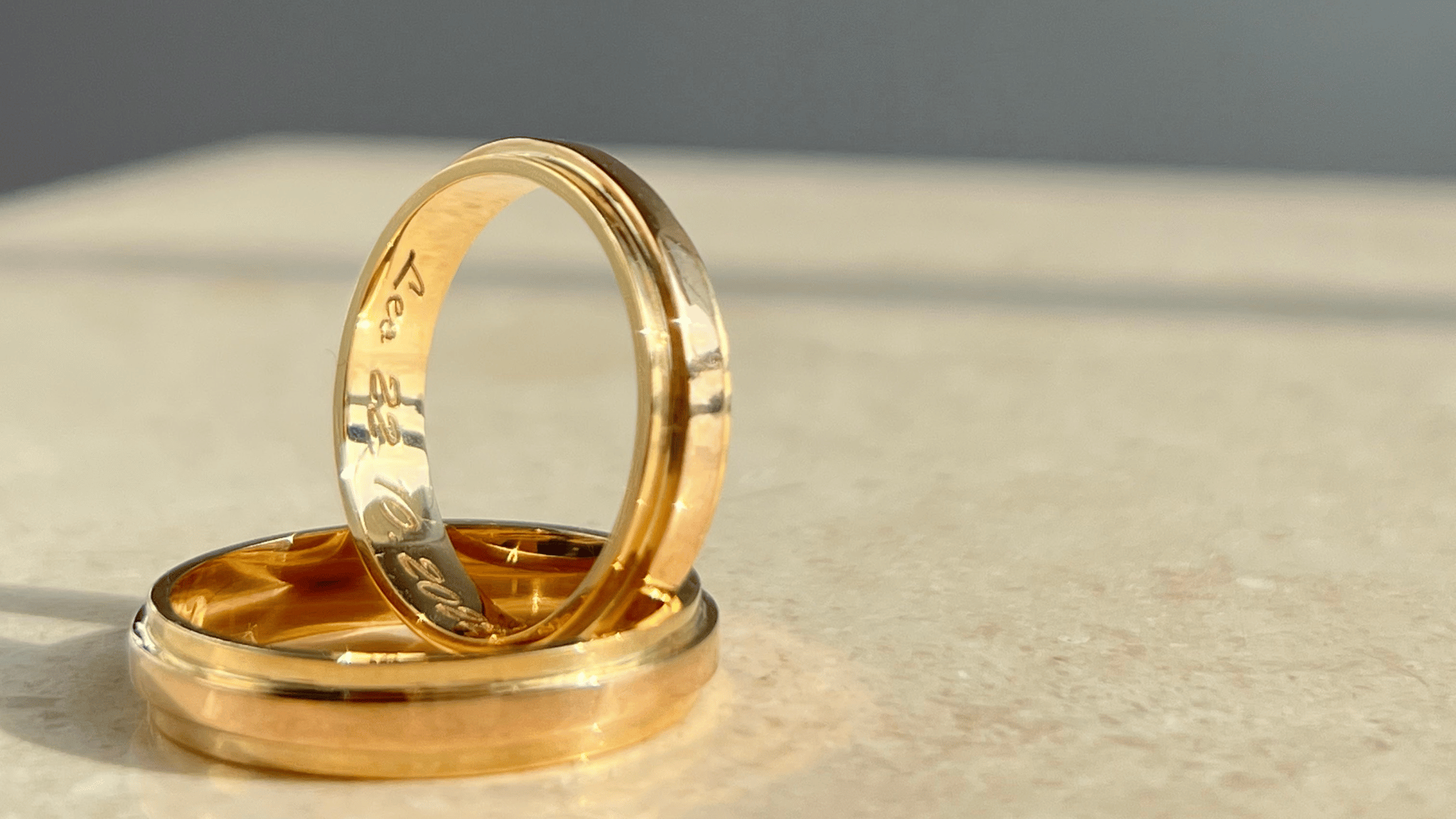 anillos hechos en oro naranja 18k